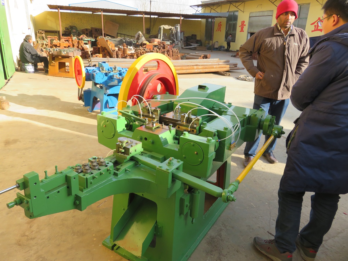 machine de fabrication d'ongles